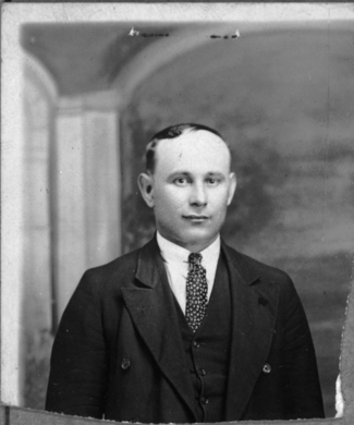 Mackenzie-Papineau Battalion / Library and Archives Canada / PA-067018 Ignatz Derkich